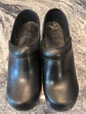 LL BEAN Black Leather Clogs professional or casual supported foot beds Size 8